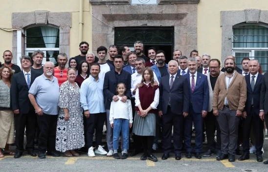 Milli Eğitim Bakanı Tekin, Ailem dizisi setini ziyaret etti