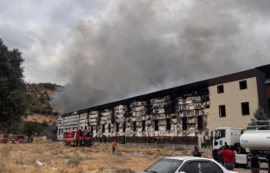 Mobilya fabrikasında yangın! Müdahale sürüyor