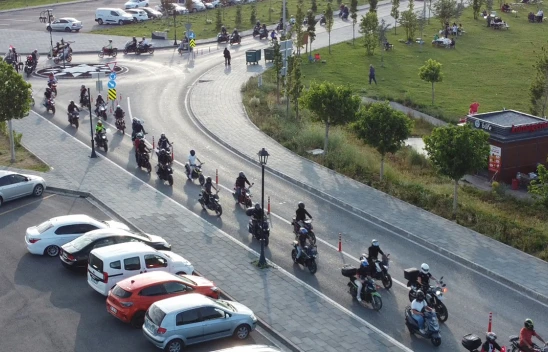 Motosiklet grubu uyuşturucuyla mücadele için sokaklarda tur attı
