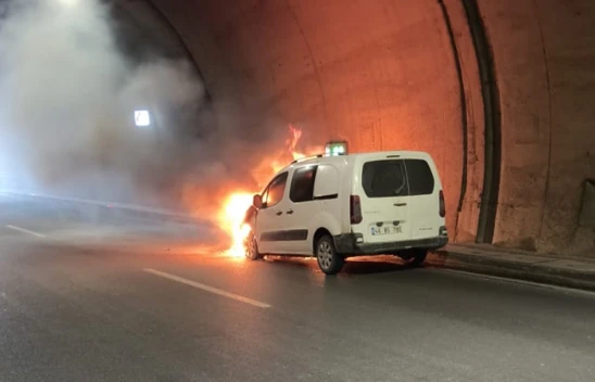 Necip Fazıl Kısakürek Tüneli'nde araç yangını paniğe neden oldu
