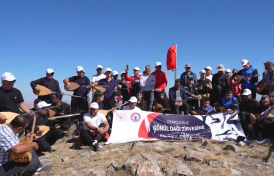 Neşet Ertaş, 40 saz eşliğinde Gönül Dağı'nda anıldı