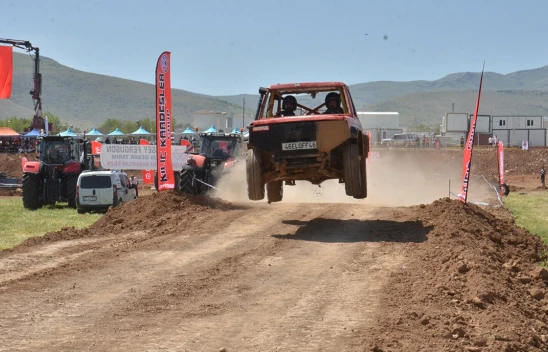 Off-road tutkunları Elbistan'da deprem şehitleri için yarıştı