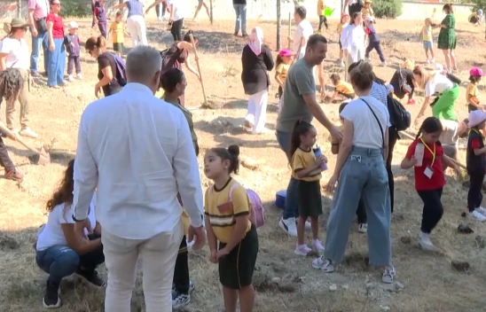 Öğrenciler uyum haftasında fidan diktiler