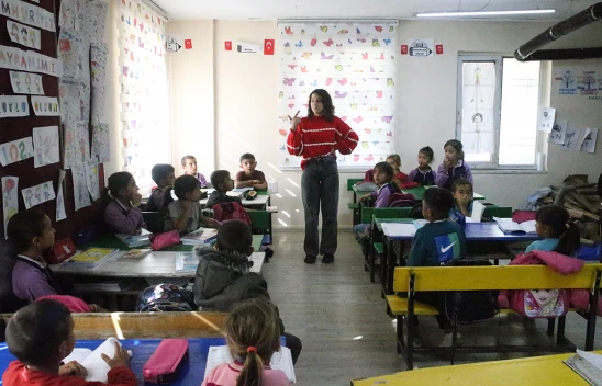 Okulunun hem müdürü hem öğretmeni hem de hizmetlisi