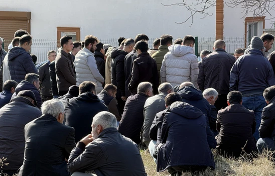 Öldürülen apartman görevlisinin eşi Kahramanmaraş'ta defnedildi