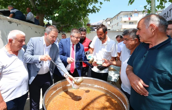 Onikişubat Belediyesi'nden Ilıca'da aşure ikramı