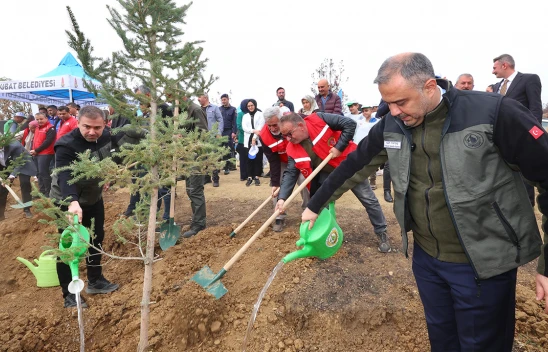 Onikişubat Belediyesi, yangından etkilenen alanları yeniden yeşertiyor