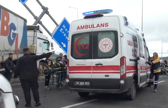 Otomobil ile tırın çarpıştığı kazada 1 kişi öldü, 3 kişi yaralandı