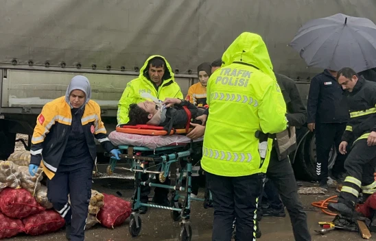 Otoyoldaki feci kazada 2 kişi öldü, 3 kişi yaralandı