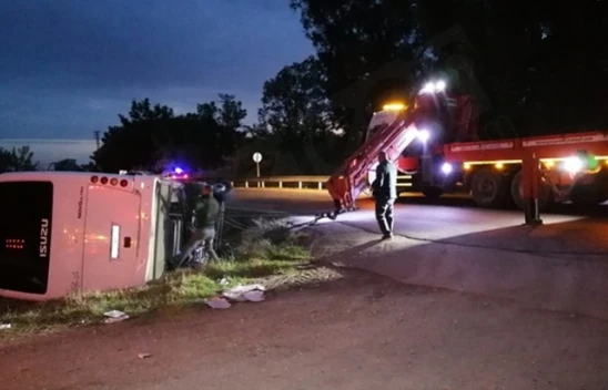 Polisleri taşıyan midibüs devrildi: 1 şehit, 4 yaralı