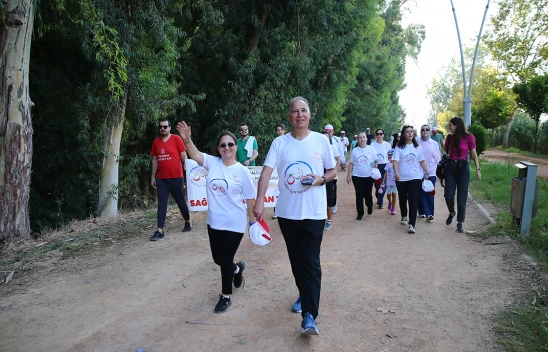 Sağlıklı yaşama dikkati çekmek için yürüdüler