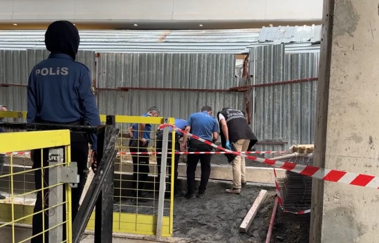 Şantiyede kayan istinat duvarının altında kalan 2 işçi yaralandı