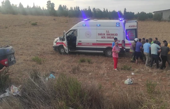 Şarampole devrilen otomobilden yaralı olarak kurtuldular