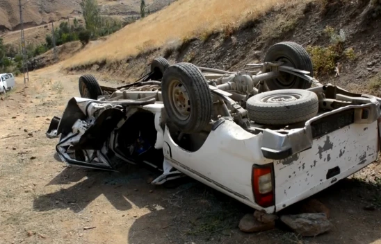 Şarampole devrilen pikaptaki 2 kişi öldü, 1 kişi yaralandı