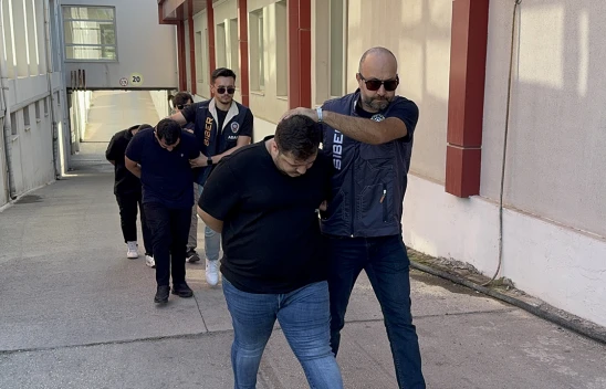 Sazan sarmalı yöntemiyle dolandıran 3 kişi tutuklandı