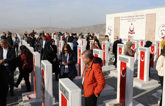 Şehit öğretmenler anıldı, hatıra ormanına fidanlar dikildi