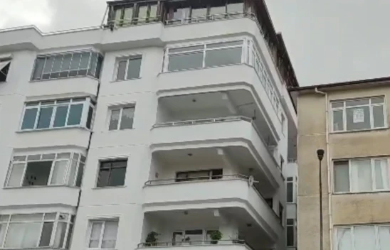 Sevilen sanatçı Güllü evinin balkonundan düşerek hayatını kaybetti