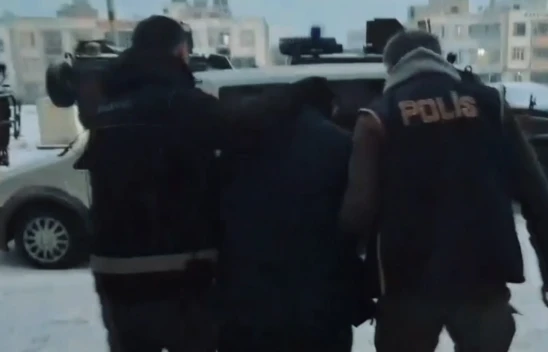 Sosyal medyadan DEAŞ'ı öven paylaşım yapan 8 zanlı tutuklandı