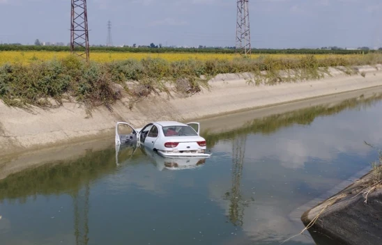 Sulama kanalına devrilen otomobildeki 1 kişi öldü, 2 kişi yaralandı