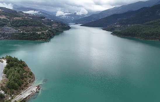 Tam doluluğa ulaşan Dim Barajı'ndan su tahliyesi yapıldı