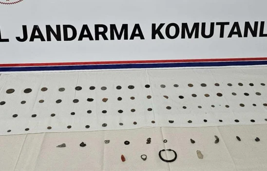 Tarihi eser niteliğinde 80 sikke ile 14 obje ele geçirildi