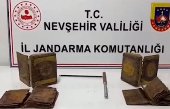Tarihi eser operasyonunda iki Tevrat ele geçirildi
