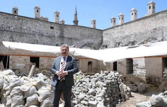 Tarihi Gön Han'da restorasyon çalışmaları sürüyor