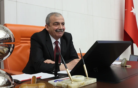 TBMM Başkanvekili Sırrı Süreyya Önder kalp krizi geçirdi