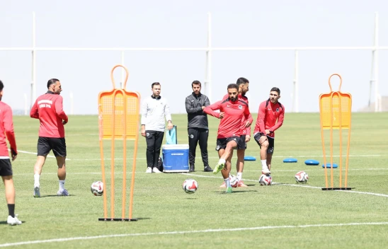 Teknik direktörler Hakan Kutlu ve Bayram Bektaş, Erciyes Yüksek İrtifa Kamp Merkezi'ni değerlendirdi