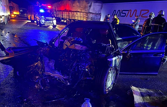 Tır ve 2 otomobil çarpıştı! 1 kişi öldü, 7 kişi yaralandı