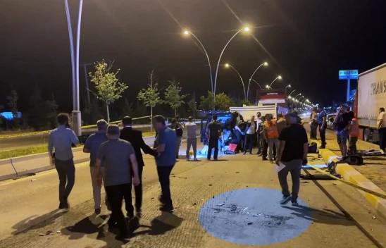 Tıra çarpan araçtaki 5 özel harekat kursiyerinden 2'si öldü, 3'ü yaralandı