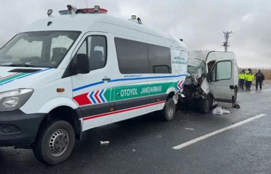Trafik kazasında 2 asker şehit oldu, 1 kişi öldü