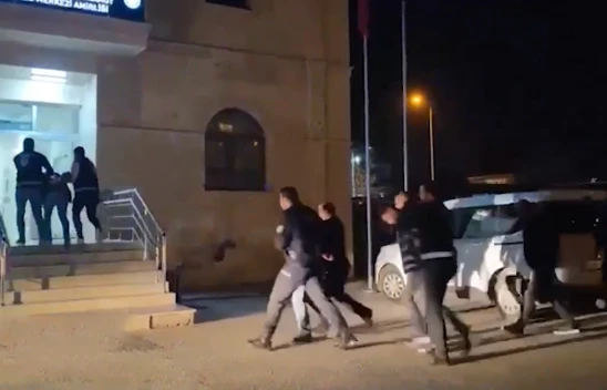 Trafikte tartıştıkları sürücüyü darbedenler tutuklandı