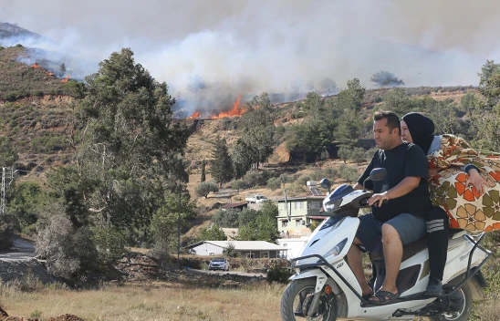 Üç ilde orman yangını felaketi! Binlerce kişi tahliye edildi