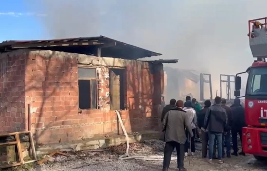 Vezirköprü'de korkunç yangın! Yatalak anne ve gelini can verdi