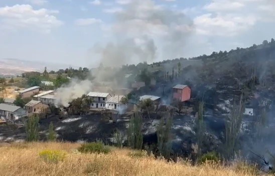 Yangında 5 ev kullanılamaz hale geldi