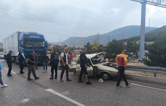 Zincirleme trafik kazasında 2 kişi öldü, 3 kişi yaralandı