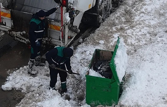 Zorlu kış şartlarına rağmen Onikişubat'ta temizlik hizmetleri aksamıyor