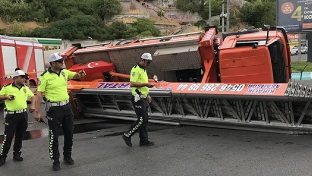 Kahramanmaraş'ta vinç devrildi!