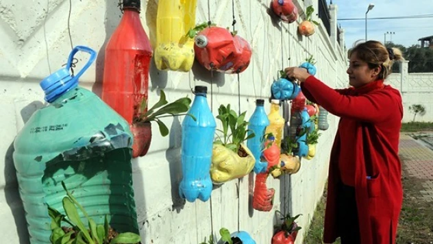 Pet şişeler sanata dönüştürüldü