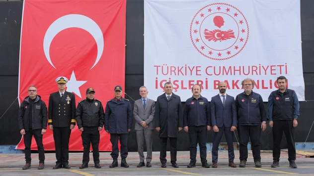 10 bin 80 çadırı taşıyan gemi yola çıktı