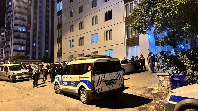 12 yaşındaki çocuk, üvey babasını ağır yaraladı