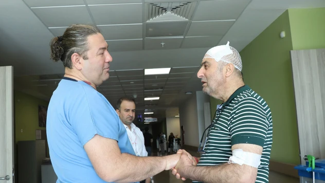 14 yıllık titreme ve yürüyüş bozukluğundan beyin piliyle kurtuldu