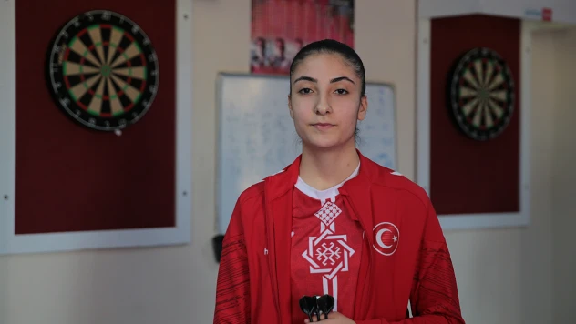 15 yaşında dartta dünya şampiyonluğuna ulaştı
