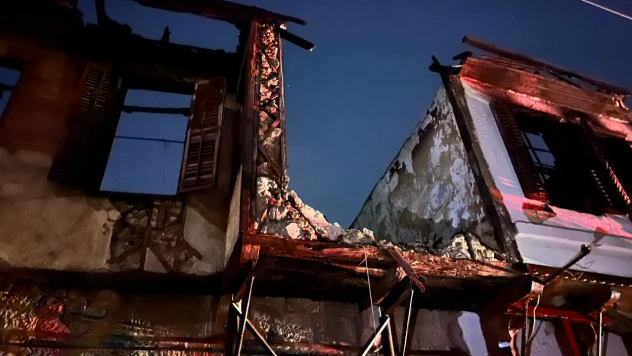 2 katlı binada çıkan ve 3 eve sıçrayan yangın korku dolu anlar yaşattı