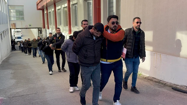 2 kişinin öldüğü silahlı kavgaya karışan 11 zanlı tutuklandı