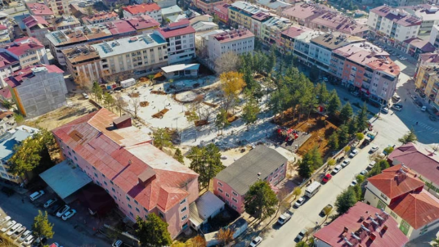 2 Milyon TL'lik Göksun Meydanı projesi tamamlanıyor