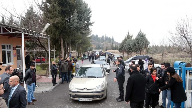 Kahramanmaraş'ta üniversite öğrencileri binalarının risk taşıdığı iddiasıyla eylem yaptı 