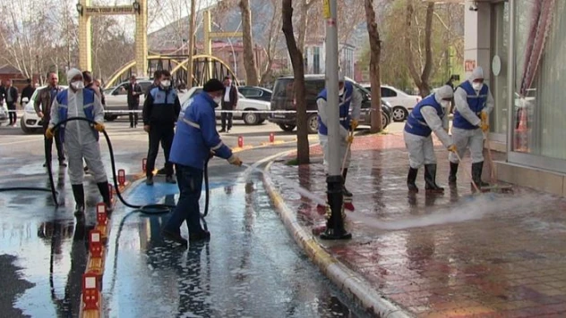 Kahramanmaraş'ta Kovid-19 kapsamında sokaklar dezenfekte edildi!