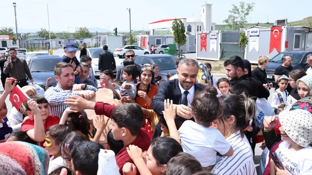 23 Nisan'da depremzede çocuklar unutulmadı!